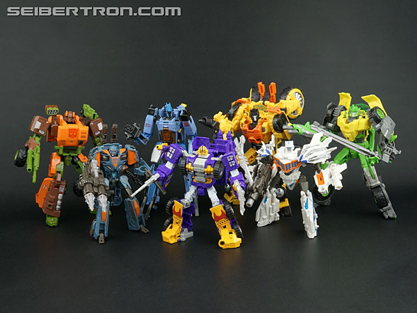 Transformers News: New Galleries: Club Subscription 4.0 Impactor and Bluestreak Transformers News: New Galleries: Club Subscription 4.0 Impactor and Bluestreak
