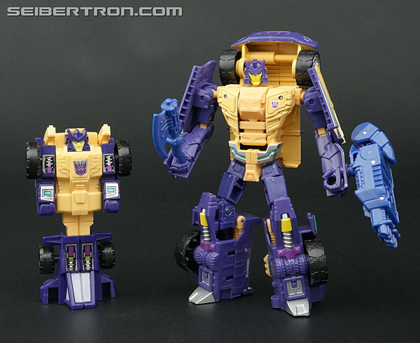 Transformers News: New Gallery: Club Subscription 4.0 Grabuge (aka Ruckus)