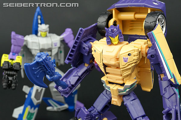 Transformers News: New Gallery: Club Subscription 4.0 Grabuge (aka Ruckus)