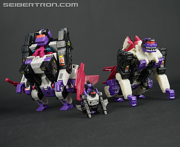 Transformers News: New Galleries: WFC Siege Voyager Class Apeface with Spasma Transformers News: New Galleries: WFC Siege Voyager Class Apeface with Spasma