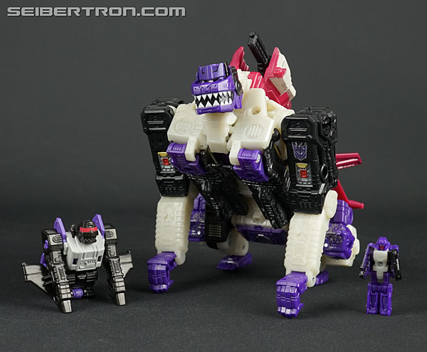 Transformers News: New Galleries: WFC Siege Voyager Class Apeface with Spasma Transformers News: New Galleries: WFC Siege Voyager Class Apeface with Spasma