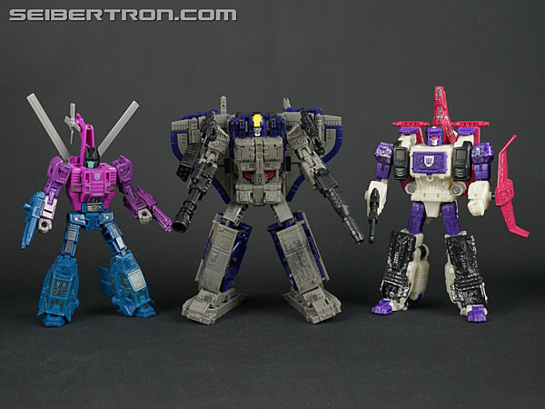 Transformers News: New Galleries: WFC Siege Voyager Class Apeface with Spasma Transformers News: New Galleries: WFC Siege Voyager Class Apeface with Spasma
