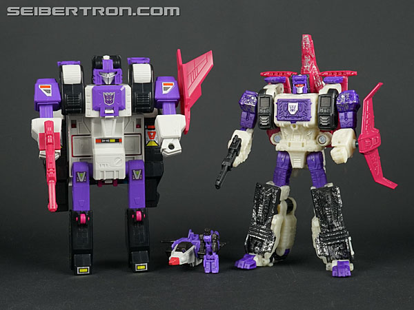 Transformers News: New Galleries: WFC Siege Voyager Class Apeface with Spasma Transformers News: New Galleries: WFC Siege Voyager Class Apeface with Spasma