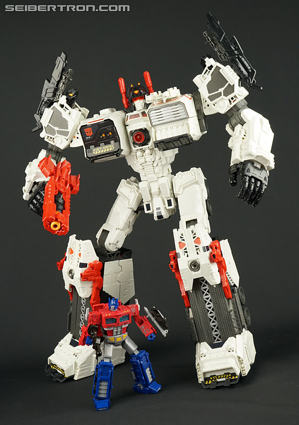 Transformers News: New Gallery: War for Cybertron: SIEGE Voyager Class Optimus Prime