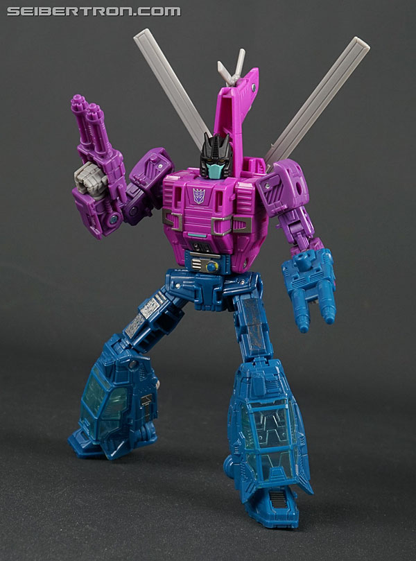 Transformers News: New Galleries: WFC Siege Deluxe Class Spinister with Battle Masters Singe and Shrute