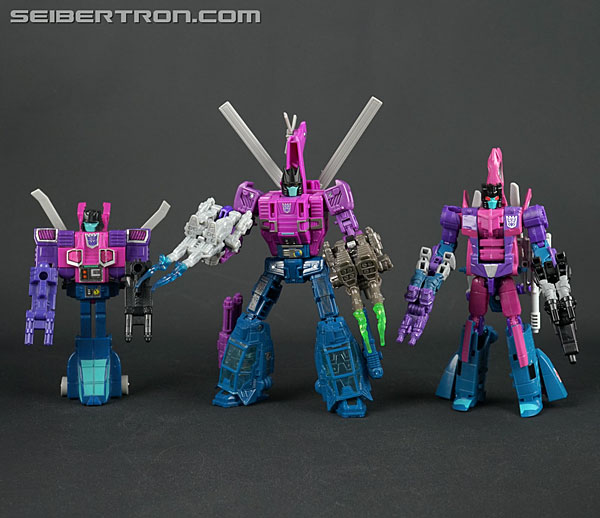 Transformers News: New Galleries: WFC Siege Deluxe Class Spinister with Battle Masters Singe and Shrute