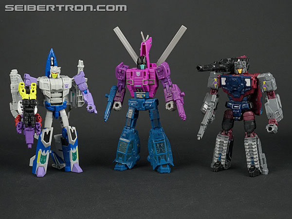 Transformers News: New Galleries: WFC Siege Deluxe Class Spinister with Battle Masters Singe and Shrute