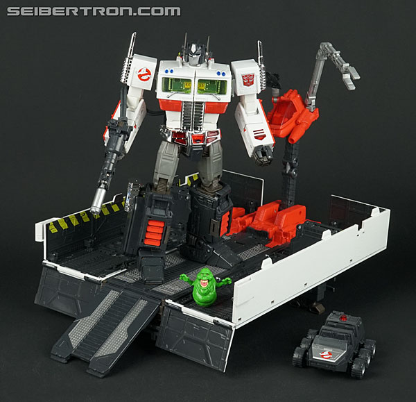 Transformers News: New Gallery Of #SDCC Exclusive Transformers Collaboration MP-10G Optimus Prime With Slimer