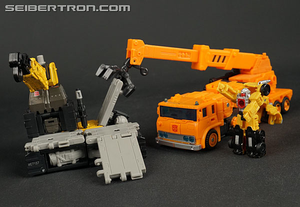 Transformers News: New Galleries: Grapple and Cliffjumper from Transformers War for Cybertron Earthrise Transformers News: New Galleries: Grapple and Cliffjumper from Transformers War for Cybertron Earthrise