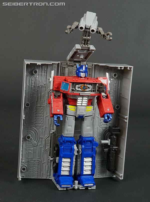 Transformers News: New Gallery: Transformers War for Cybertron Earthrise WFC-E11 Leader Class Optimus Prime Transformers News: New Gallery: Transformers War for Cybertron Earthrise WFC-E11 Leader Class Optimus Prime