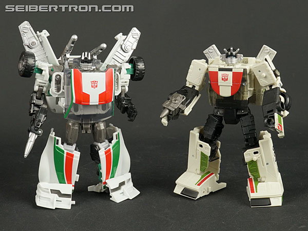 Transformers News: New Gallery: Deluxe WHEELJACK from Transformers War for Cybertron Earthrise Transformers News: New Gallery: Deluxe WHEELJACK from Transformers War for Cybertron Earthrise
