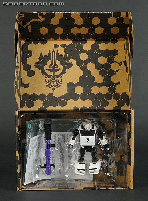 Transformers News: New Galleries: Worlds Collide Bumblebee plus Netflix Bumblebee, Selects Hubcap and Bug Bite