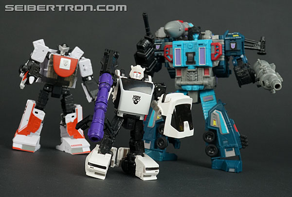 Transformers News: New Galleries: Worlds Collide Bumblebee plus Netflix Bumblebee, Selects Hubcap and Bug Bite