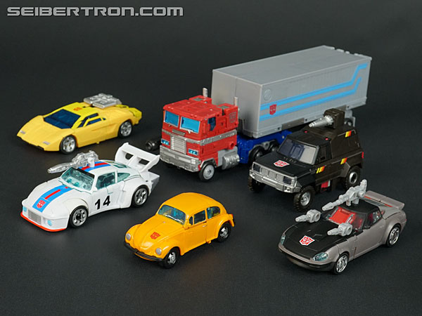 Transformers News: New Galleries: Worlds Collide Bumblebee plus Netflix Bumblebee, Selects Hubcap and Bug Bite