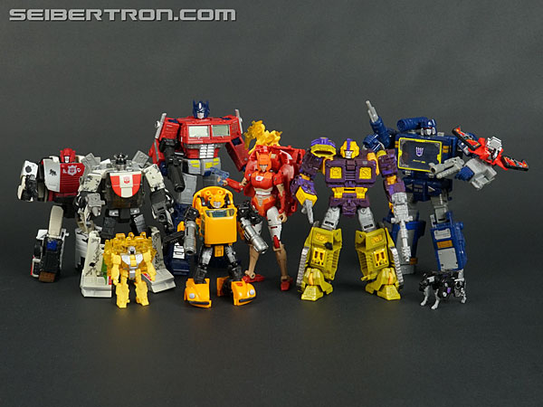 Transformers News: New Galleries: Worlds Collide Bumblebee plus Netflix Bumblebee, Selects Hubcap and Bug Bite