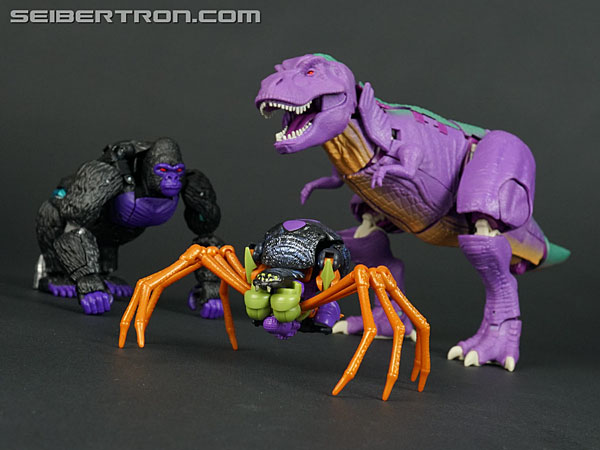 Transformers News: New Gallery: Buzzworthy Bumblebee Worlds Collide Blackarachnia
