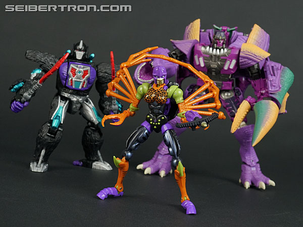 Transformers News: New Gallery: Buzzworthy Bumblebee Worlds Collide Blackarachnia