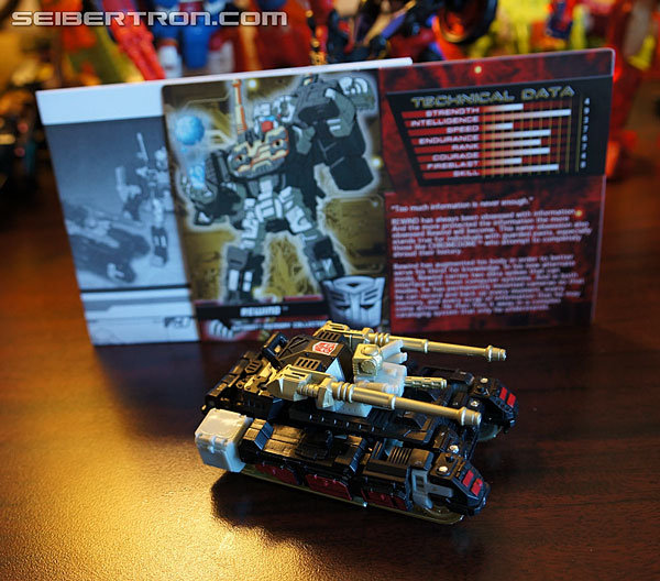 Transformers News: New Galleries and Video: Club Subscription Service Thrustinator and Rewind