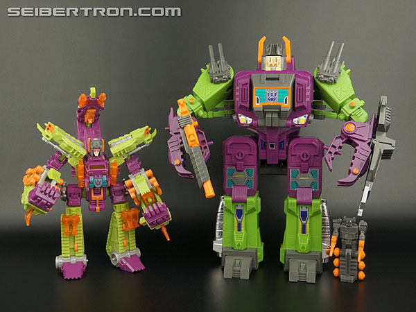 Transformers News: New Galleries: BotCon 2014 Scorponok, Cannonball, Ferak, Ginrai, Devcon and more! Transformers News: New Galleries: BotCon 2014 Scorponok, Cannonball, Ferak, Ginrai, Devcon and more!