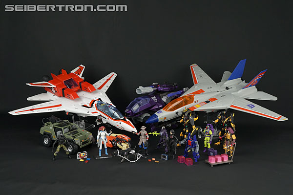 Transformers News: New Galleries: Club Exclusives Marissa Faireborn with Afterbreaker and Old Snake with Stealth B.A.T. Transformers News: New Galleries: Club Exclusives Marissa Faireborn with Afterbreaker and Old Snake with Stealth B.A.T.