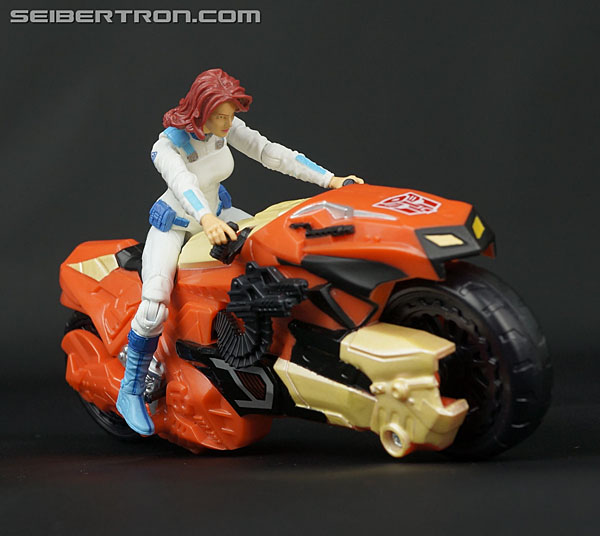 Transformers News: New Galleries: Club Exclusives Marissa Faireborn with Afterbreaker and Old Snake with Stealth B.A.T. Transformers News: New Galleries: Club Exclusives Marissa Faireborn with Afterbreaker and Old Snake with Stealth B.A.T.