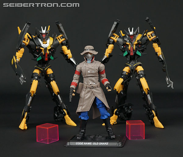Transformers News: New Galleries: Club Exclusives Marissa Faireborn with Afterbreaker and Old Snake with Stealth B.A.T. Transformers News: New Galleries: Club Exclusives Marissa Faireborn with Afterbreaker and Old Snake with Stealth B.A.T.