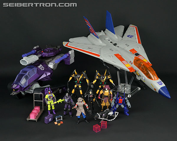 Transformers News: New Galleries: Club Exclusives Marissa Faireborn with Afterbreaker and Old Snake with Stealth B.A.T. Transformers News: New Galleries: Club Exclusives Marissa Faireborn with Afterbreaker and Old Snake with Stealth B.A.T.