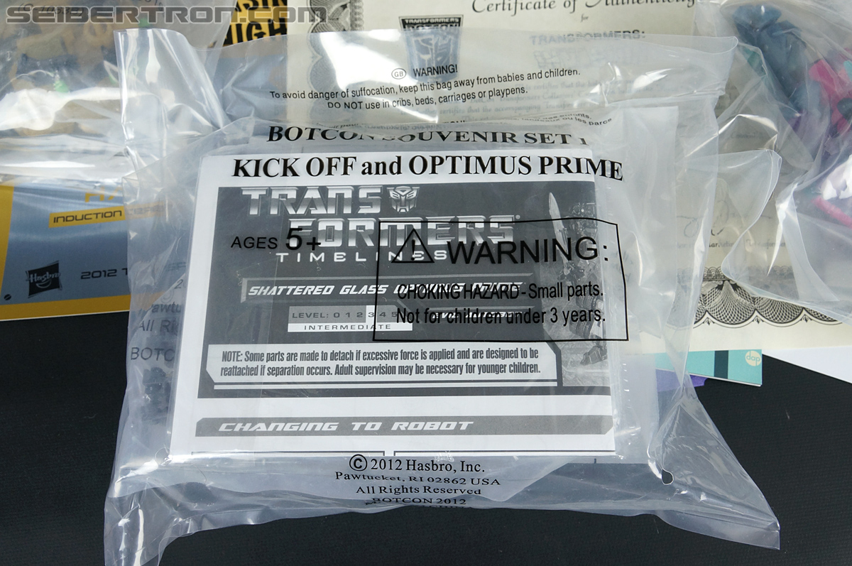Transformers Convention &amp; Club Exclusives Optimus Prime (Shattered Glass) (Image #1 of 166)