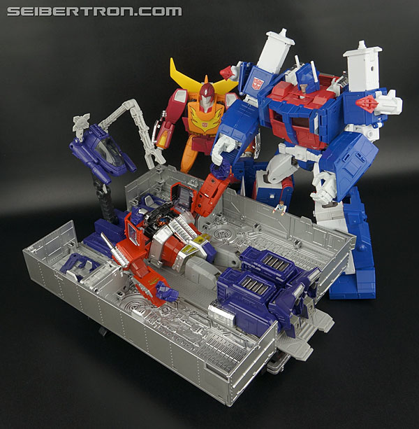 Transformers News: New Galleries: Masterpiece MP-22 Ultra Magnus with Spike and Daniel Witwicky Transformers News: New Galleries: Masterpiece MP-22 Ultra Magnus with Spike and Daniel Witwicky