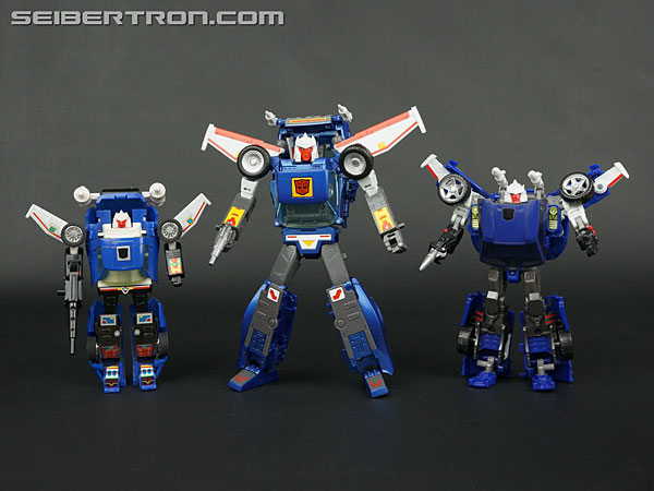 Transformers News: New Galleries: Masterpiece MP-25 Tracks and QT-17 Tracks