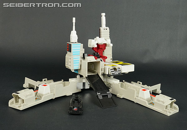 Transformers News: New Galleries: Encore G1 Metroplex and friends Transformers News: New Galleries: Encore G1 Metroplex and friends