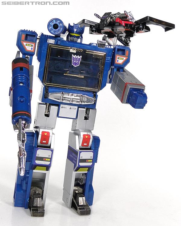 Transformers News: New Galleries: SDCC Blaster with Eject, Ramhorn, & Steeljaw and Encore Soundwave with Laserbeak Image