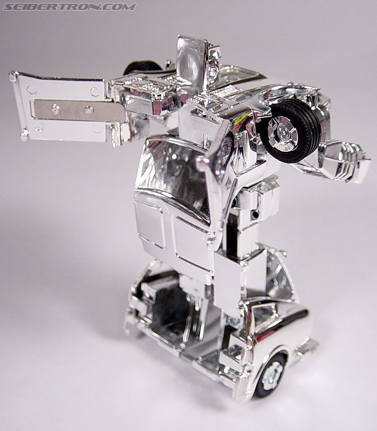 Transformers e-Hobby Exclusives Silver Bluestreak (&quot;Campaign Car&quot; version) (Image #30 of 48)