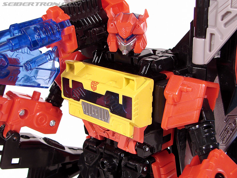 Transformers Universe - Classics 2.0 Blaster (Image #81 of 132)