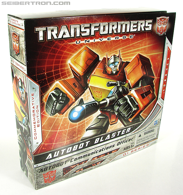 Transformers Universe - Classics 2.0 Blaster (Image #22 of 210)