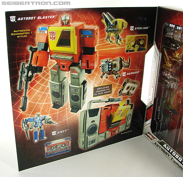 Transformers Universe - Classics 2.0 Blaster (Image #36 of 210)
