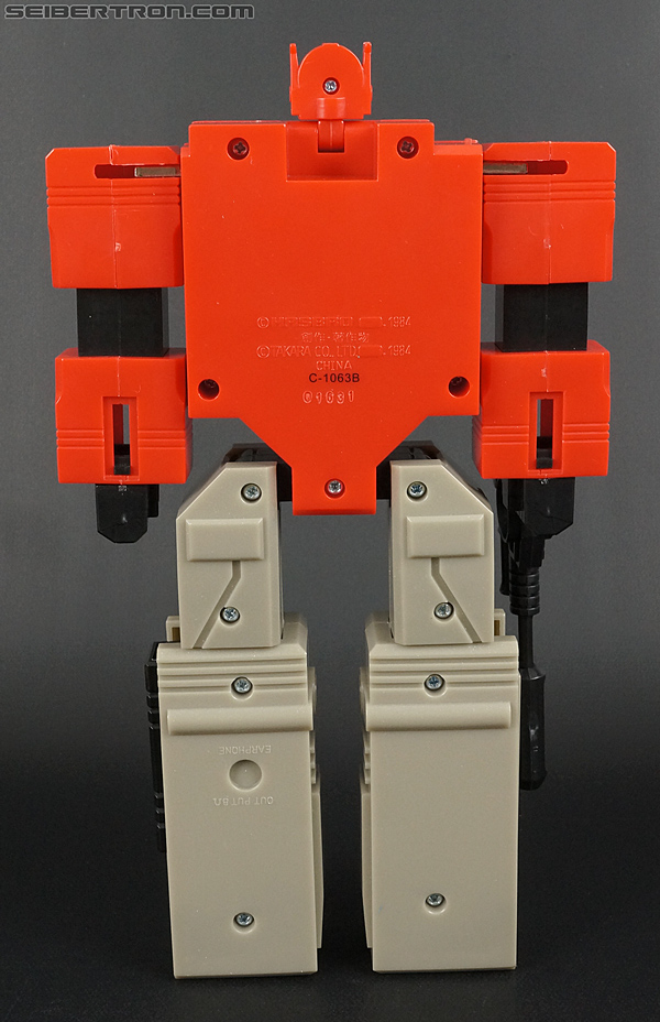 Transformers Universe - Classics 2.0 Blaster (Image #119 of 210)