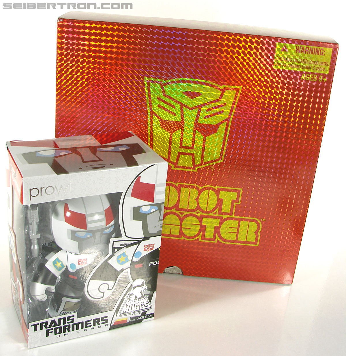 Transformers Universe - Classics 2.0 Blaster (Image #50 of 210)