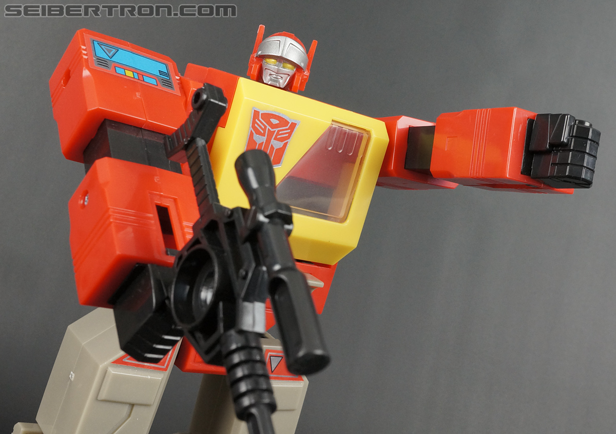 Transformers Universe - Classics 2.0 Blaster (Image #136 of 210)