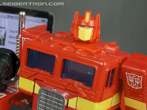Transformers News: New Galleries: Music Label iPod Docking Bay Convoy, Optimus Prime and Exile Perfect Year 2008 Convoy Transformers News: New Galleries: Music Label iPod Docking Bay Convoy, Optimus Prime and Exile Perfect Year 2008 Convoy