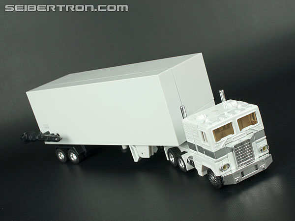 Transformers News: New Galleries: Music Label iPod Docking Bay Convoy, Optimus Prime and Exile Perfect Year 2008 Convoy Transformers News: New Galleries: Music Label iPod Docking Bay Convoy, Optimus Prime and Exile Perfect Year 2008 Convoy