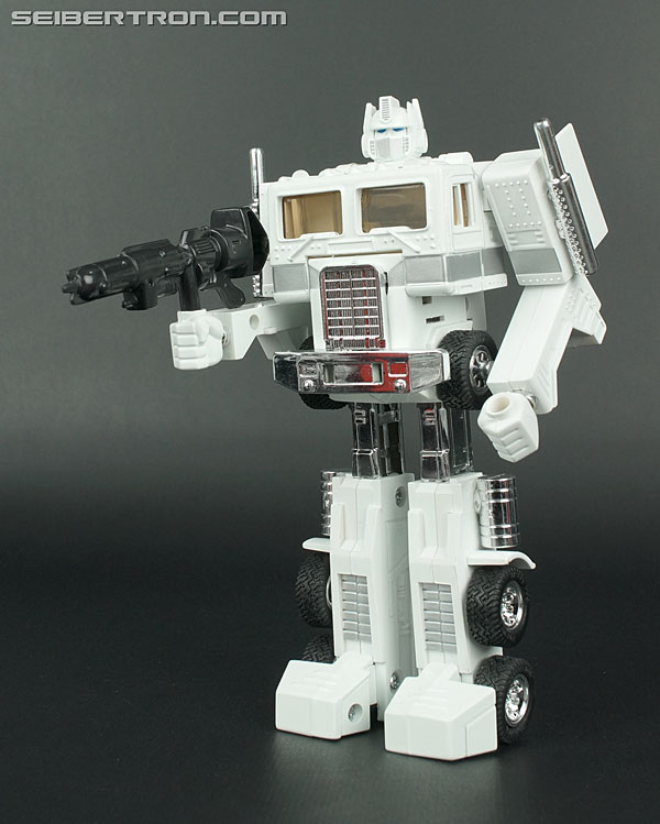 Transformers News: New Galleries: Music Label iPod Docking Bay Convoy, Optimus Prime and Exile Perfect Year 2008 Convoy Transformers News: New Galleries: Music Label iPod Docking Bay Convoy, Optimus Prime and Exile Perfect Year 2008 Convoy
