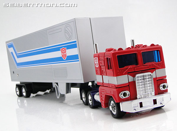 Transformers News: New Galleries: Music Label iPod Docking Bay Convoy, Optimus Prime and Exile Perfect Year 2008 Convoy Transformers News: New Galleries: Music Label iPod Docking Bay Convoy, Optimus Prime and Exile Perfect Year 2008 Convoy