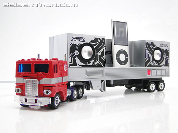 Transformers News: New Galleries: Music Label iPod Docking Bay Convoy, Optimus Prime and Exile Perfect Year 2008 Convoy Transformers News: New Galleries: Music Label iPod Docking Bay Convoy, Optimus Prime and Exile Perfect Year 2008 Convoy