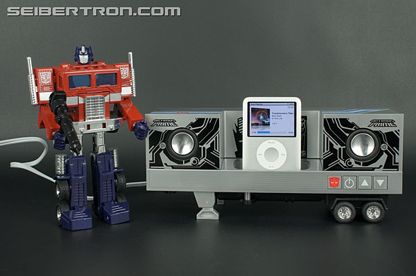 Transformers News: New Galleries: Music Label iPod Docking Bay Convoy, Optimus Prime and Exile Perfect Year 2008 Convoy Transformers News: New Galleries: Music Label iPod Docking Bay Convoy, Optimus Prime and Exile Perfect Year 2008 Convoy