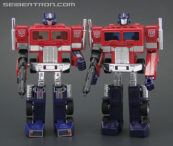 Transformers News: New Galleries: Music Label iPod Docking Bay Convoy, Optimus Prime and Exile Perfect Year 2008 Convoy Transformers News: New Galleries: Music Label iPod Docking Bay Convoy, Optimus Prime and Exile Perfect Year 2008 Convoy