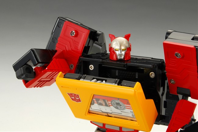 Transformers News: New Images of Device Label Broadcast Image