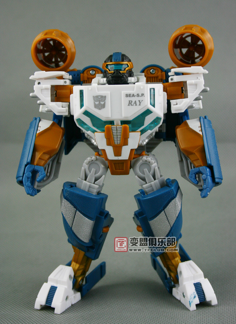 Transformers News: In-Depth Gallery of Voyager Seaspray Image