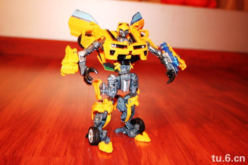 Transformers News: First Look at Deluxe Movie Battle Blades Bumblebee Image