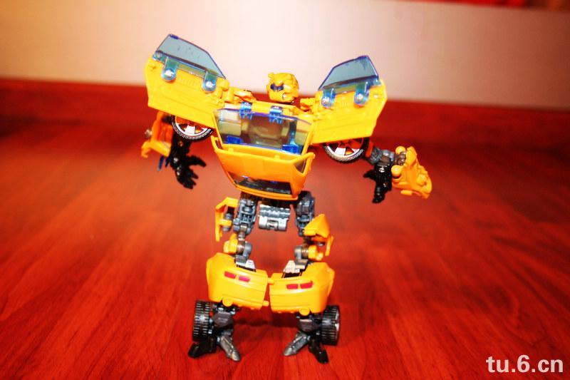 Transformers News: First Look at Deluxe Movie Battle Blades Bumblebee Image